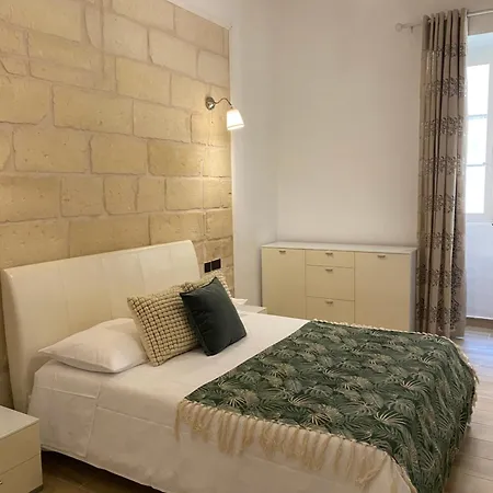 Stylish Typical Maltese Getaway Close To The Sea Apartmán *
