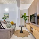 Stylish Typical Maltese Getaway Close To The Sea Lägenhet