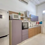 Stylish Typical Maltese Getaway Close To The Sea Lägenhet