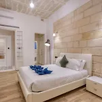 Stylish Typical Maltese Getaway Close To The Sea Appartamento Sliema