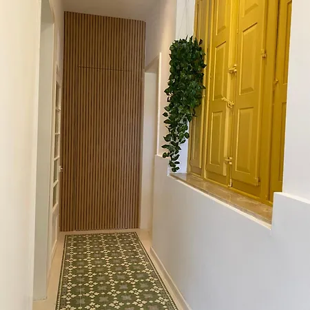 아파트 Stylish Typical Maltese Getaway Close To The Sea