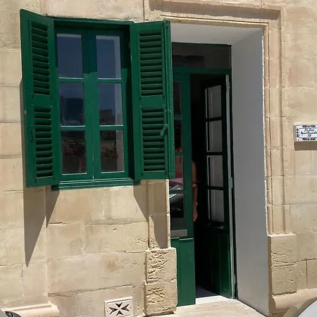 Stylish Typical Maltese Getaway Close To The Sea Apartment