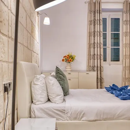 Apartment Stylish Typical Maltese Getaway Close To The Sea Sliema