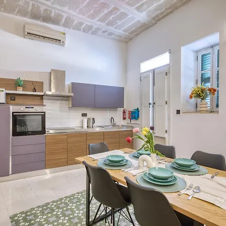 Stylish Typical Maltese Getaway Close To The Sea Lägenhet Sliema