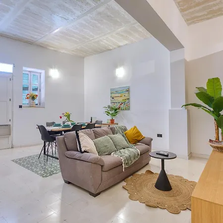 Stylish Typical Maltese Getaway Close To The Sea *