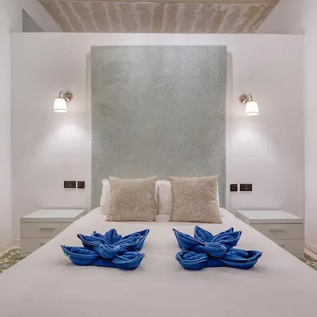 Stylish Typical Maltese Getaway Close To The Sea *