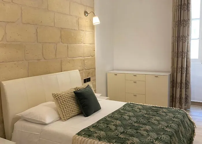 Stylish Typical Maltese Getaway Close To The Sea Lejlighed *