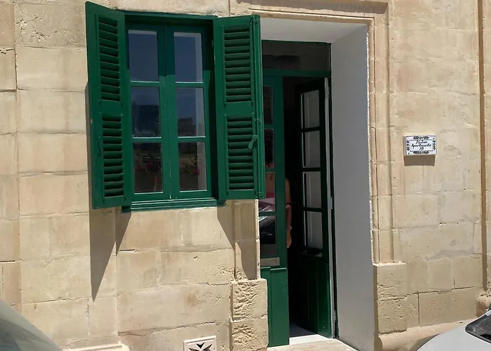 Stylish Typical Maltese Getaway Close To The Sea Lejlighed