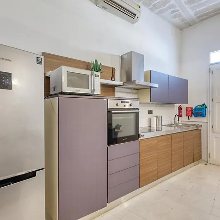 Stylish Typical Maltese Getaway Close To The Sea Apartament